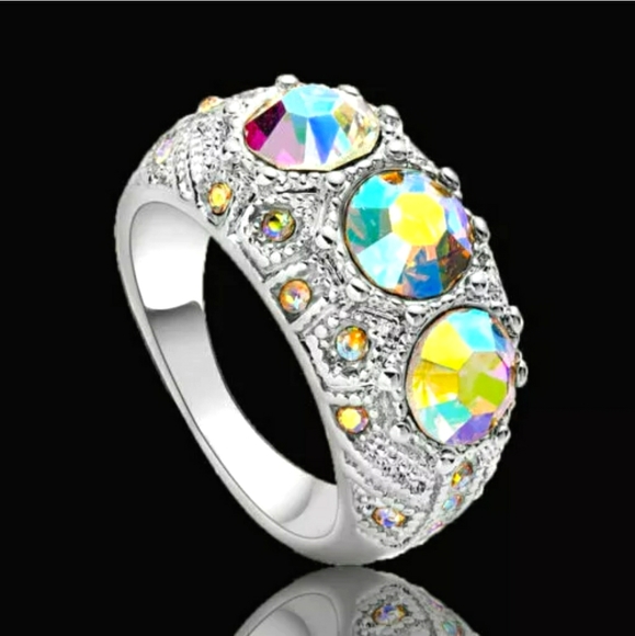 New Aurora Borealis White Gold Ring. - Picture 1 of 2